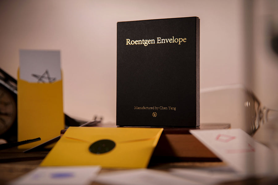 Roentgen Envelope by Chen Yang & TCC Magic